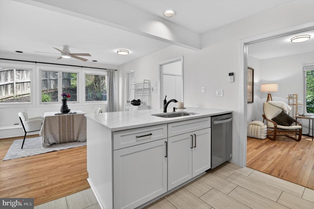 Image 8 of property listing at 6310 E HALBERT RD, Bethesda, MD 20817