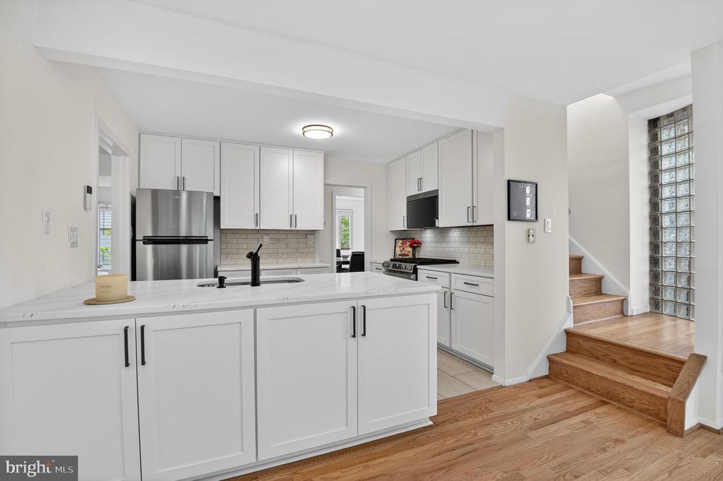 Image 9 of property listing at 6310 E HALBERT RD, Bethesda, MD 20817