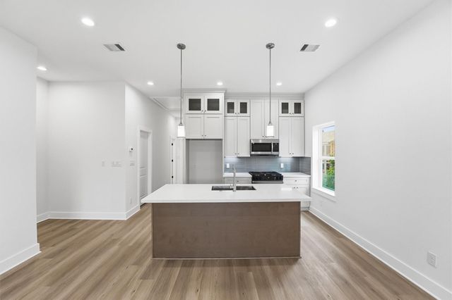 408 E 34th Street, Houston, TX 77018