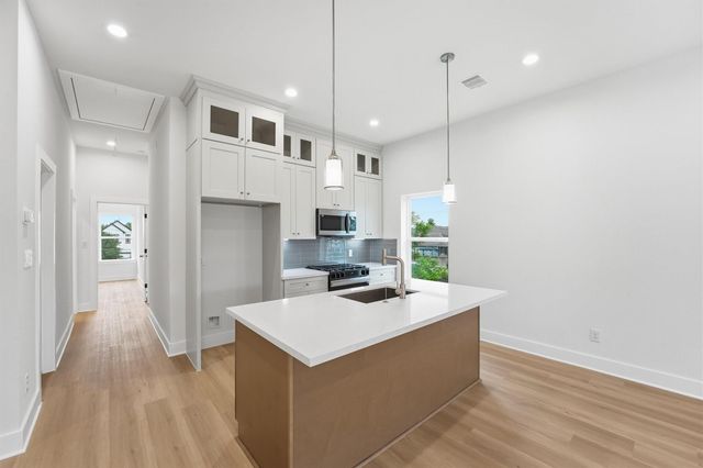 408 E 34th Street, Houston, TX 77018