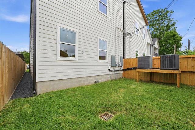 408 E 34th Street, Houston, TX 77018