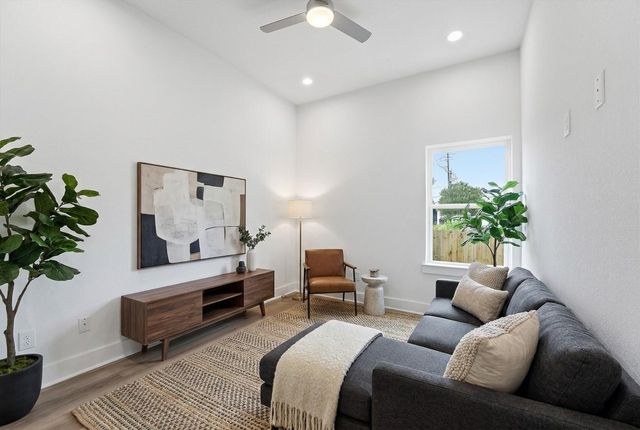 408 E 34th Street, Houston, TX 77018