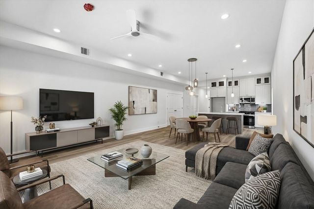 408 E 34th Street, Houston, TX 77018