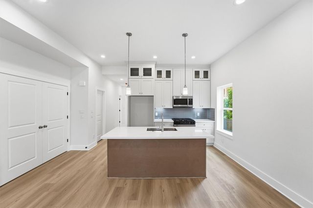 408 E 34th Street, Houston, TX 77018