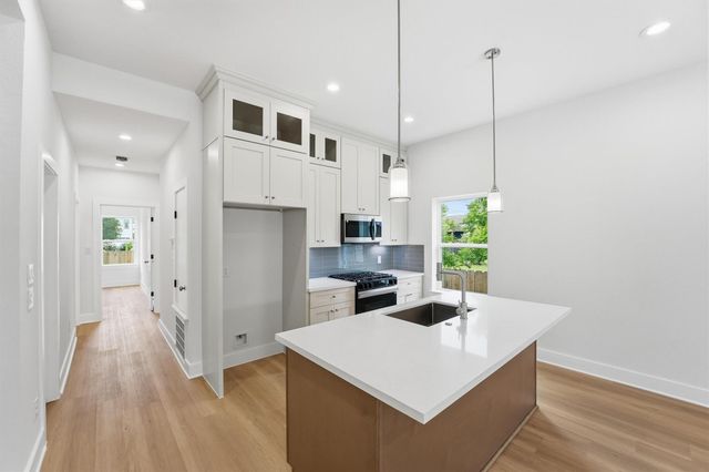 408 E 34th Street, Houston, TX 77018