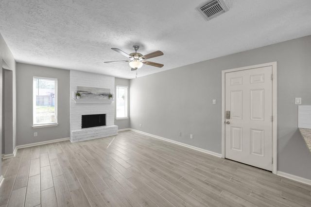 8226 Autumn Willow Drive, Tomball, TX 77375