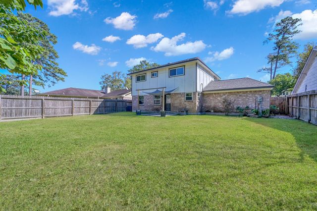 8226 Autumn Willow Drive, Tomball, TX 77375