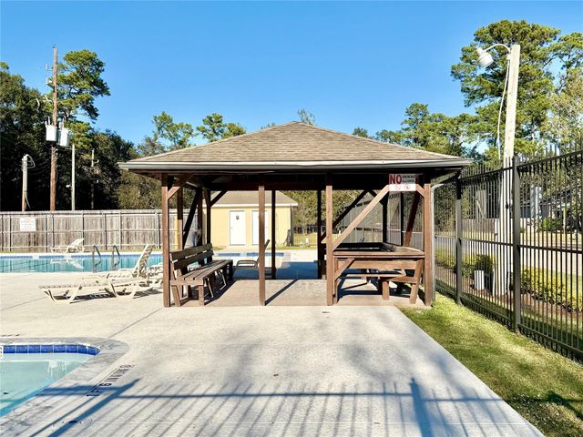 8226 Autumn Willow Drive, Tomball, TX 77375