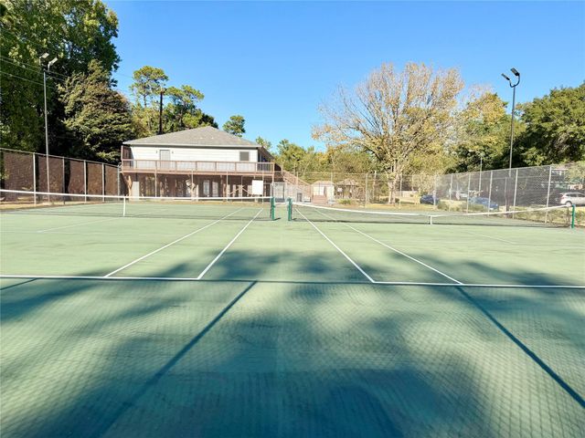 8226 Autumn Willow Drive, Tomball, TX 77375