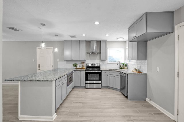 8226 Autumn Willow Drive, Tomball, TX 77375