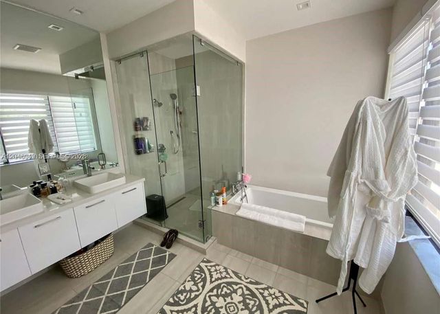 8256 NW 48th ter, Doral, FL 33166