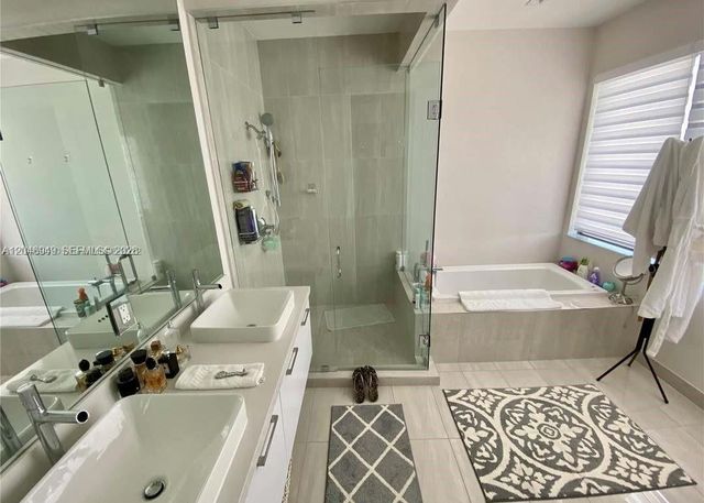 8256 NW 48th ter, Doral, FL 33166