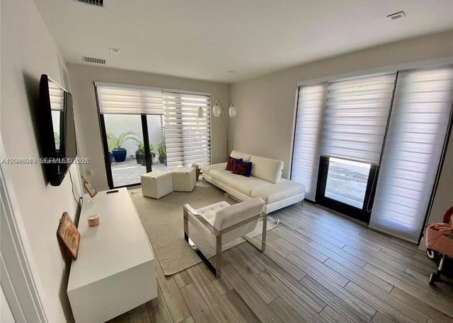8256 NW 48th ter, Doral, FL 33166