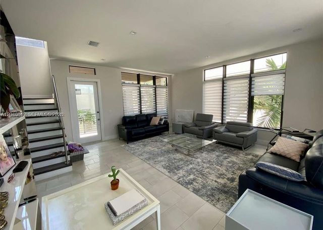 8256 NW 48th ter, Doral, FL 33166