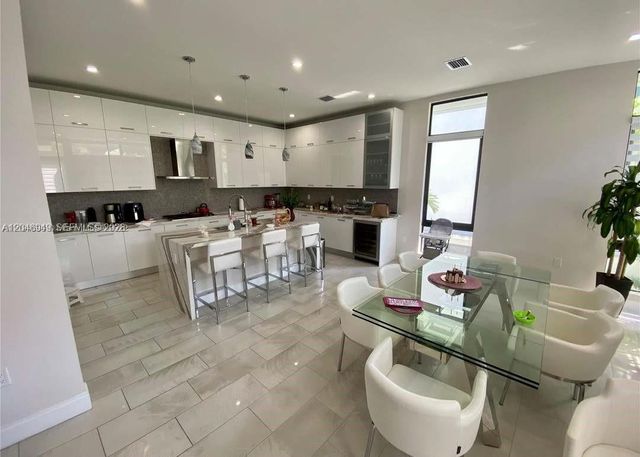 8256 NW 48th ter, Doral, FL 33166