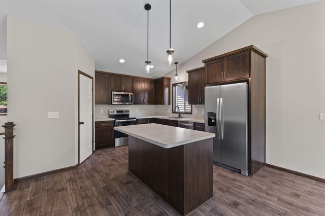 520 Lois Lane, Lino Lakes, MN 55014