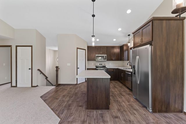 520 Lois Lane, Lino Lakes, MN 55014
