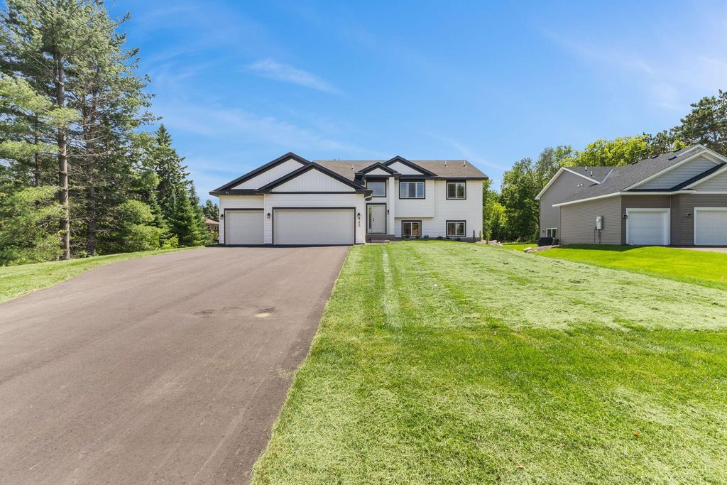 520 Lois Lane, Lino Lakes, MN 55014