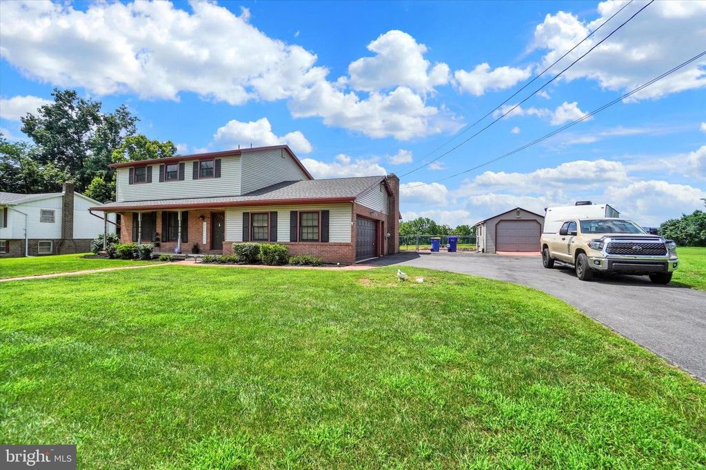 2005 ANDOVER DR, Dover, PA 17315