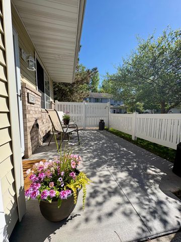 3128 Juniper Lane F, Woodbury, MN 55125