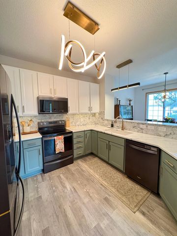 3128 Juniper Lane F, Woodbury, MN 55125