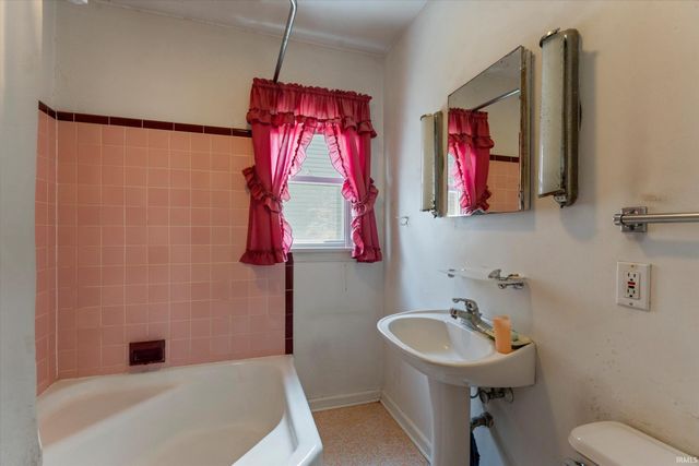 3317 Mishawaka Avenue, South Bend, IN 46615