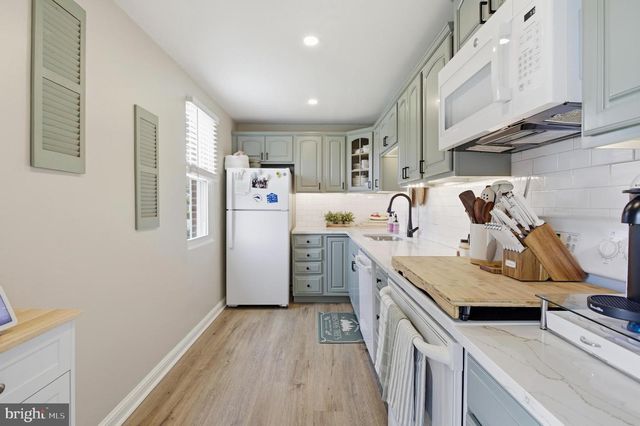 2948 HILLSIDE RD, Broomall, PA 19008