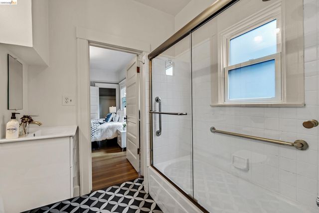 345 49th Street, Oakland, CA 94609