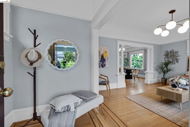 345 49th Street, Oakland, CA 94609