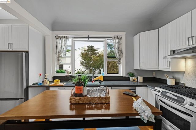 345 49th Street, Oakland, CA 94609