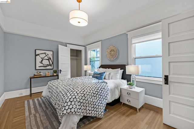 345 49th Street, Oakland, CA 94609