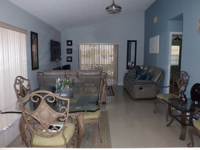 5255 Mendoza Street, West Palm Beach, FL 33415