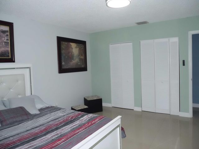 5255 Mendoza Street, West Palm Beach, FL 33415