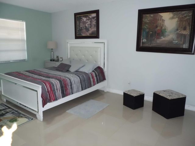 5255 Mendoza Street, West Palm Beach, FL 33415