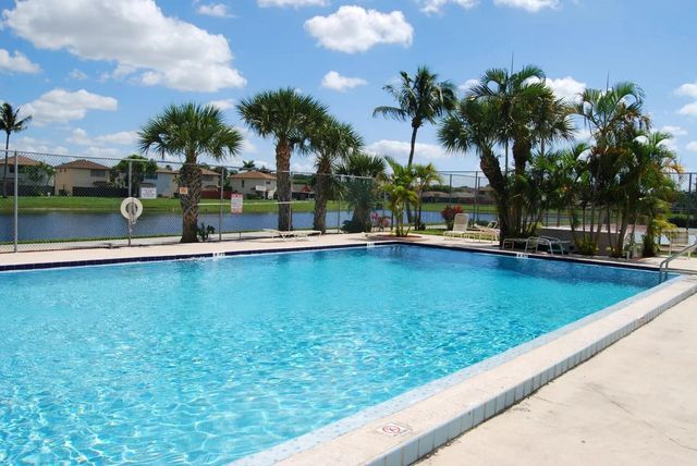 5255 Mendoza Street, West Palm Beach, FL 33415