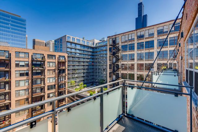 333 S Desplaines Street 704, Chicago, IL 60661