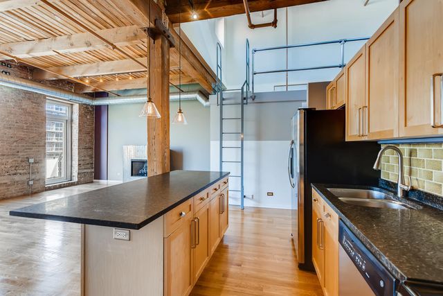 333 S Desplaines Street 704, Chicago, IL 60661