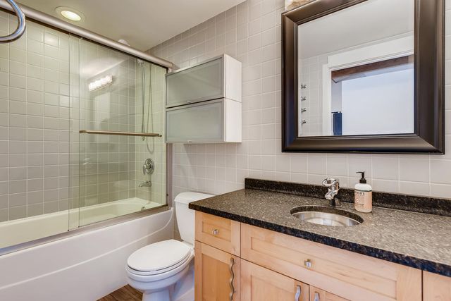 333 S Desplaines Street 704, Chicago, IL 60661