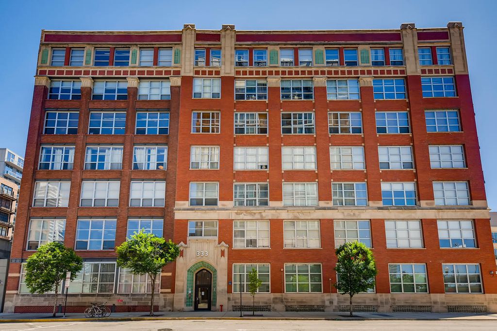 333 S Desplaines Street 704, Chicago, IL 60661