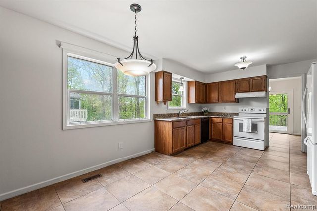 19557 Cardene Way 53, Northville, MI 48167