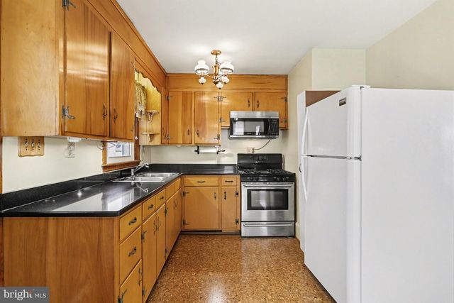 932 E WALNUT ST, Hanover, PA 17331