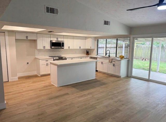 2107 Fall Meadow Drive, Missouri City, TX 77459