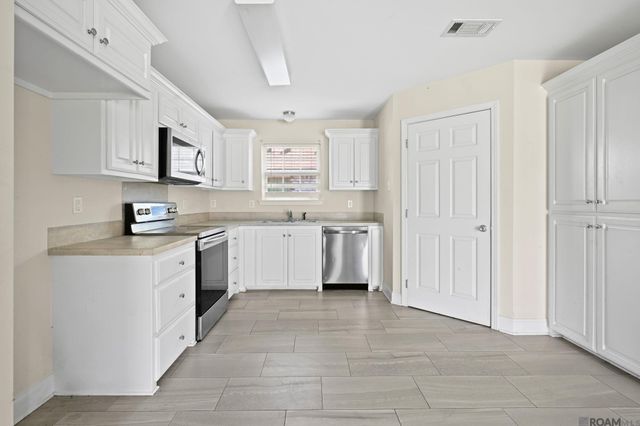 1949 Ravier Ln, Sunshine, LA 70780