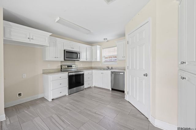 1949 Ravier Ln, Sunshine, LA 70780