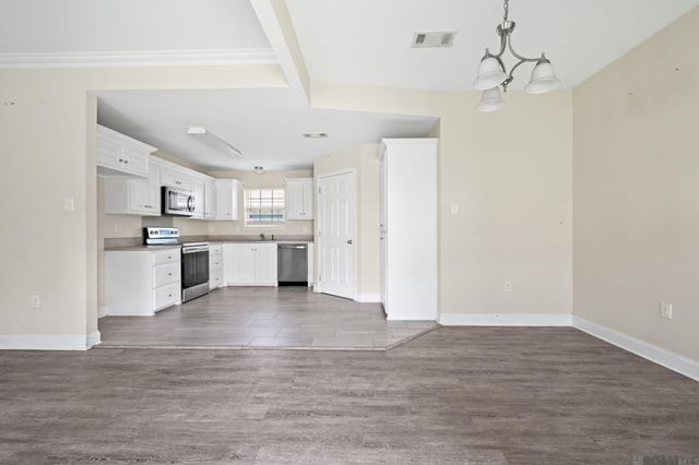 1949 Ravier Ln, Sunshine, LA 70780