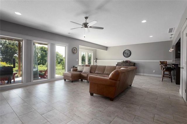 2605 NE 92nd Street, Kansas City, MO 64156