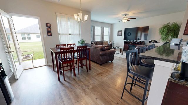 329 Leawood Ave, Sulphur, LA 70665