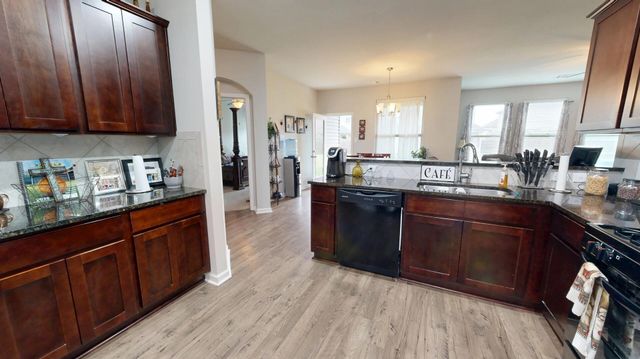 329 Leawood Ave, Sulphur, LA 70665