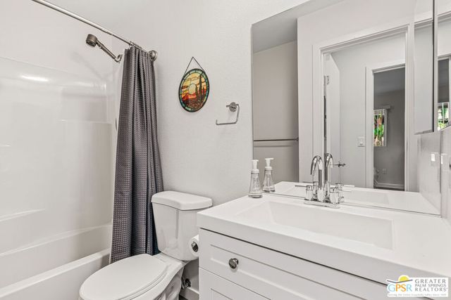 2875 N Los Felices Road 101, Palm Springs, CA 92262
