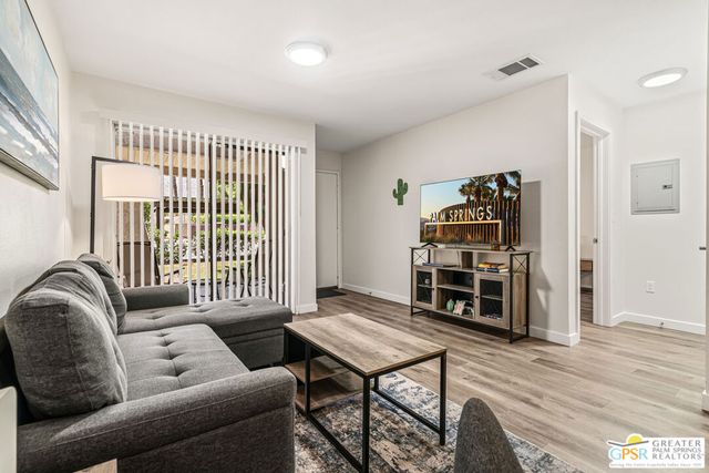 2875 N Los Felices Road 101, Palm Springs, CA 92262